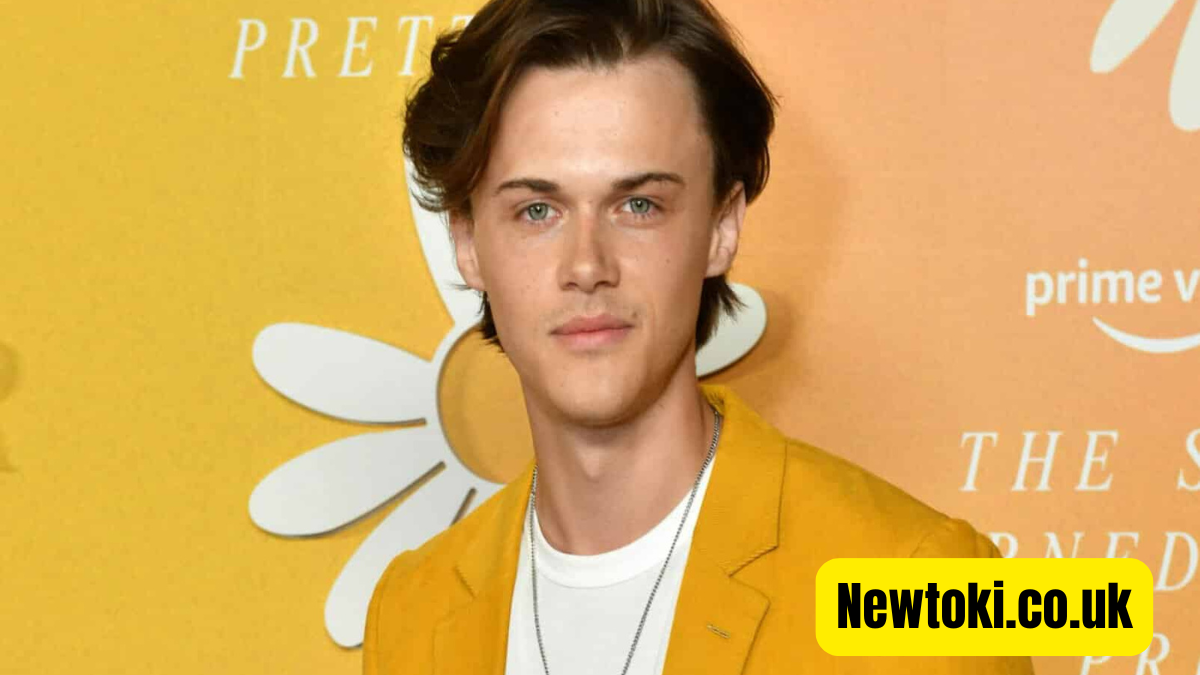 christopher briney height